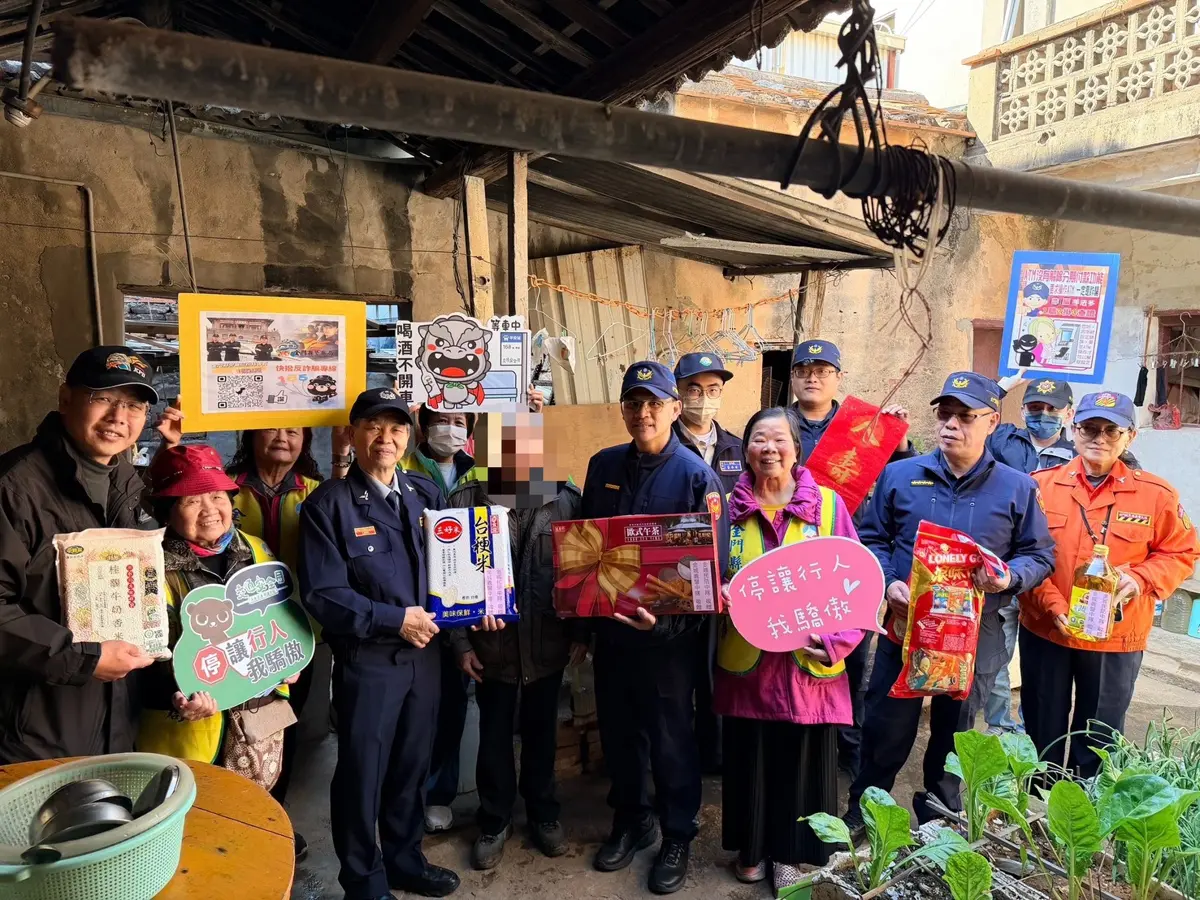 金城警攜手民力寒冬送暖!周宏璘分局長親訪獨居長輩送上春節祝福