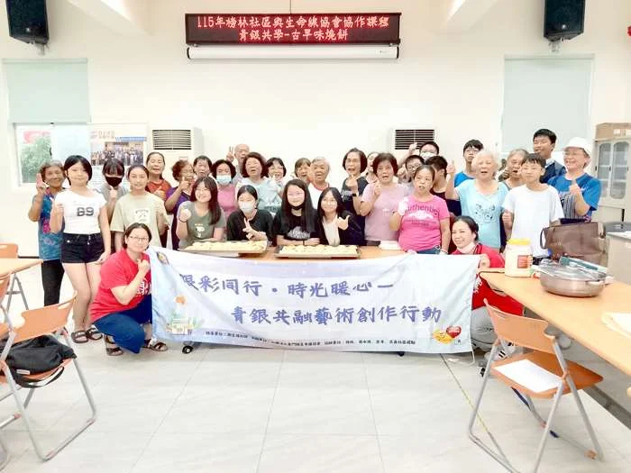 【青銀共融】金門生命線協會推藝術行動!國中生志工陪長輩創作翻轉刻板印象