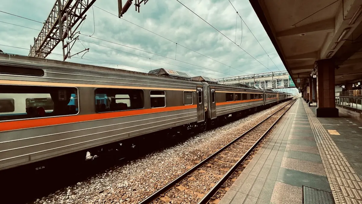 東華大學到花蓮市區,交通工具怎麼選?火車 vs. 公車,哪種更適合你?