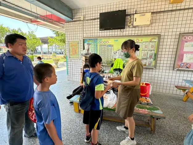 臺南寒假送暖!公私協力推「愛心餐食卡」 弱勢學童用餐免煩惱
