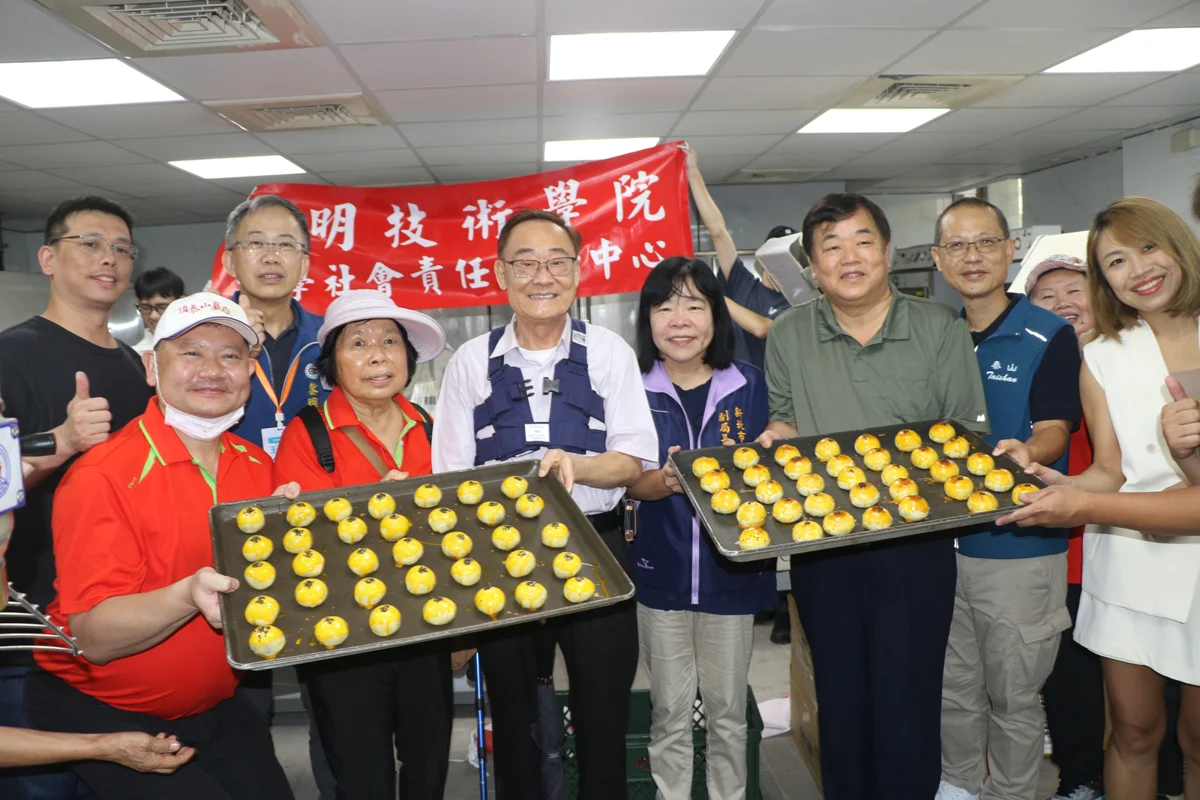 眾能創新協會攜手黎明師生 暖心手作蛋黃酥關懷泰山弱勢