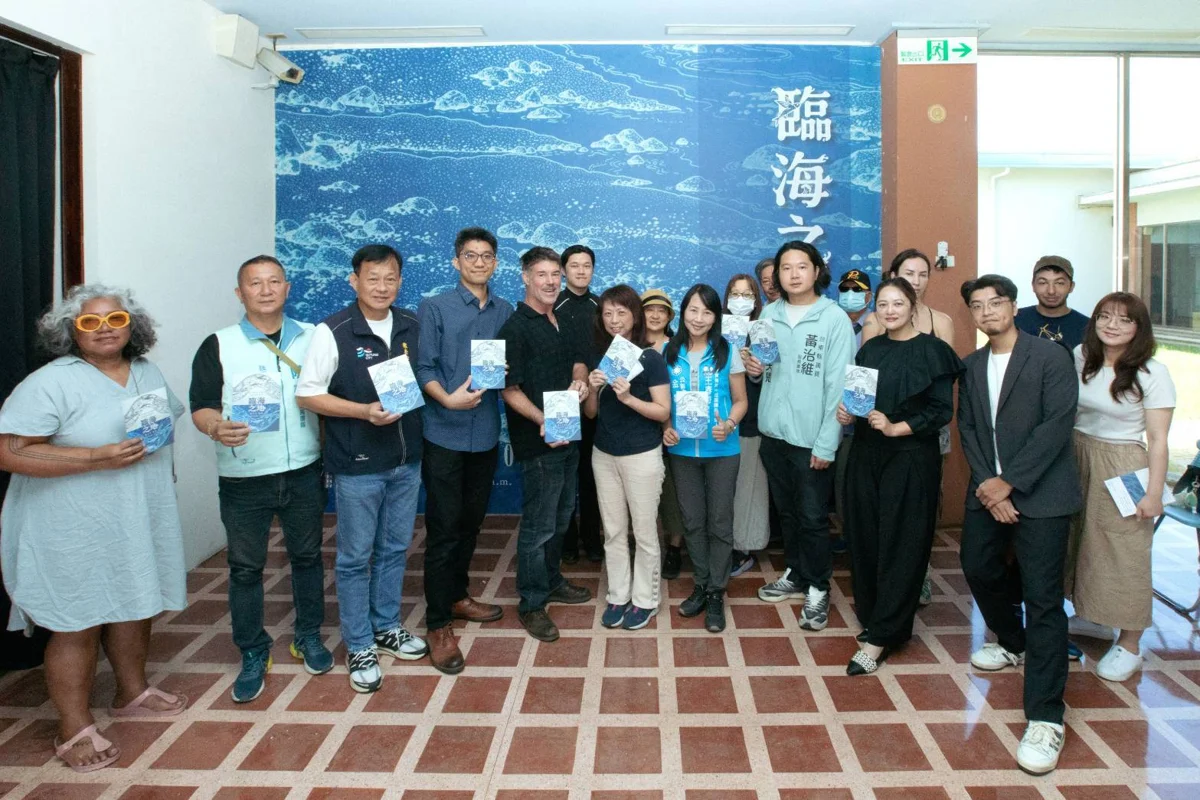 藍曬技法重現東部海岸風情!劉子平《臨海之地》特展登陸臺東美術館