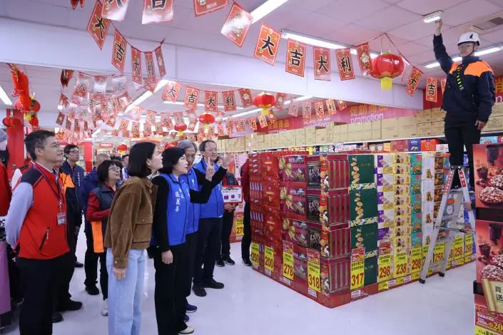 春節採買安心嗎？張麗善突襲斗南大賣場，消防安檢實測結果出爐！