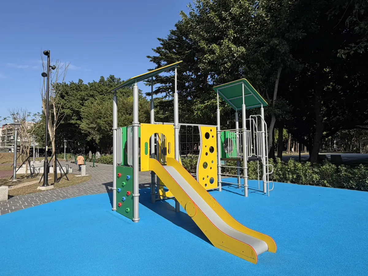 板橋國光公園擴建啟用!斥資2200萬新增親子遊戲場、體健設施,打造全齡休憩新天地