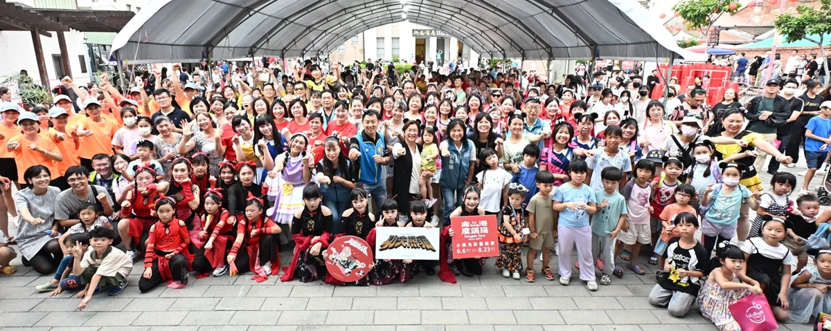 鹿港夏夜超嗨!千人齊跳功夫熊貓舞 2026小鎮光影藝術節絕美點亮