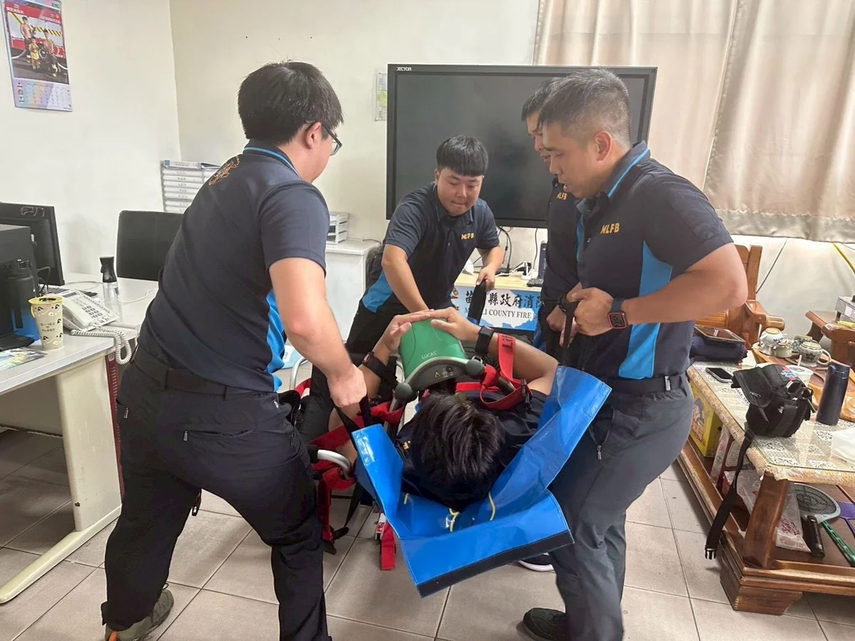 苗栗頭屋消防隊精進救護技術!引進自動心肺復甦機強化急救效能