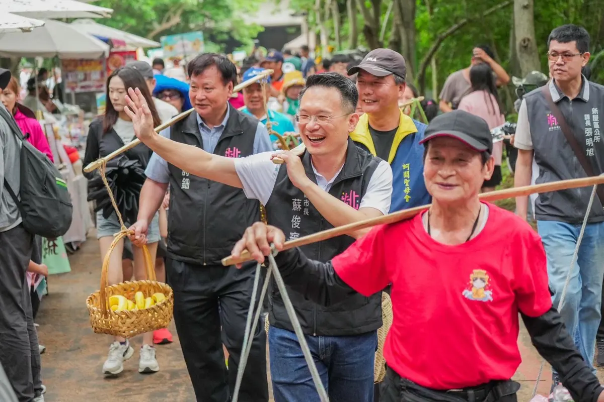全台唯一石滬媽祖在桃園！蘇俊賓率民眾挑福擔 傳承百年望海祭典