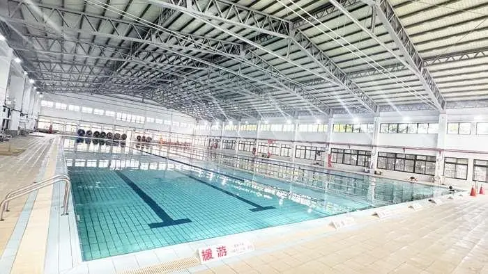 離島首創!金門縣立泳池引進AI防溺系統,6/25正式啟用守護泳客安全