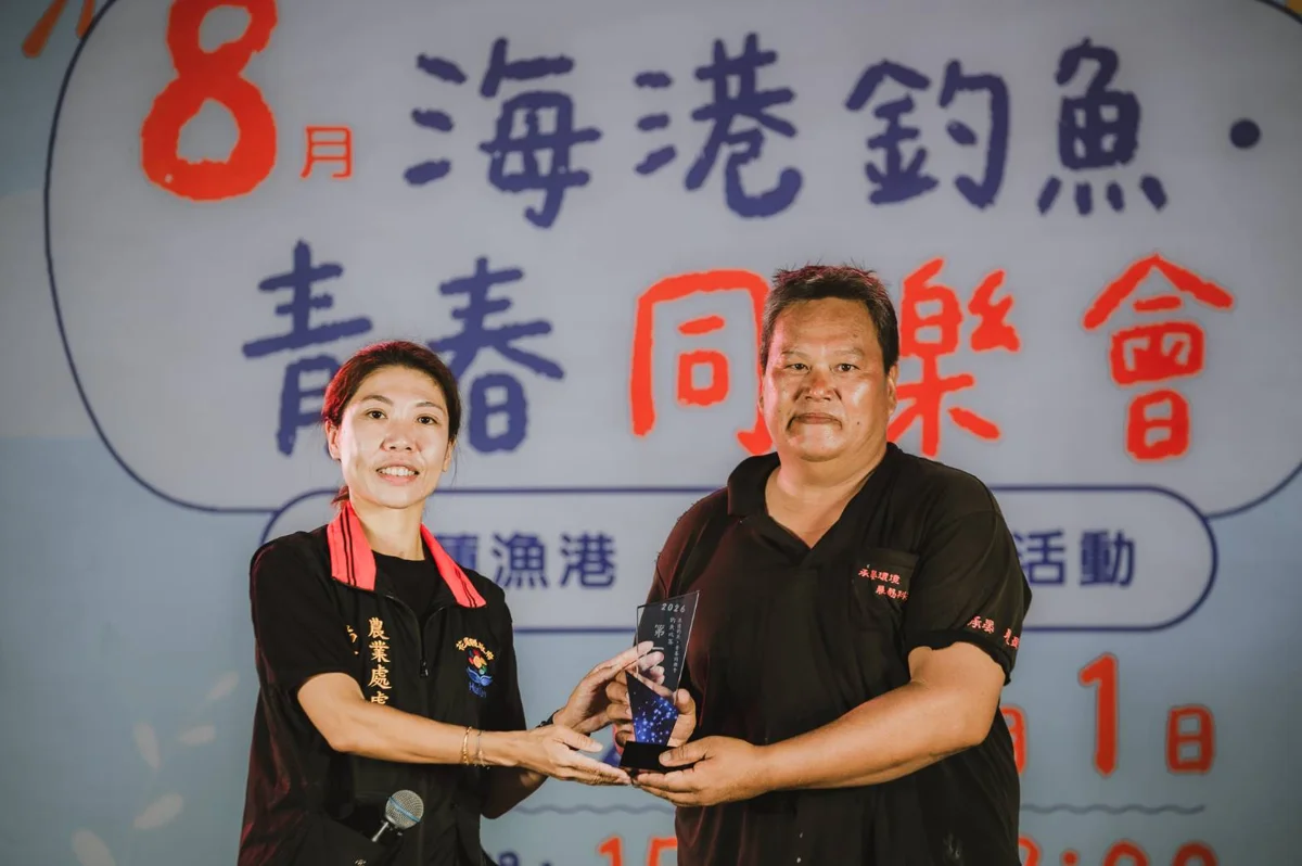 羅時豐壓軸獻唱!花蓮漁港「港邊釣魚」同樂會嗨翻 幸運兒抱回iPhone 17