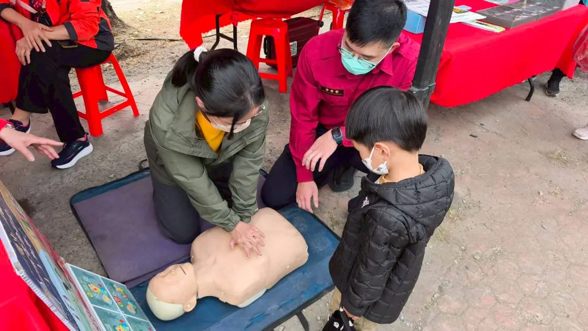 大社三寶節不只玩！消防隊現場教CPR、濃煙體驗，關鍵時刻能救命！