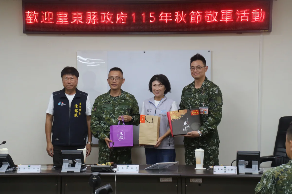 感謝國軍守護家園!饒慶鈴率團慰勞駐軍致贈秋節加菜金