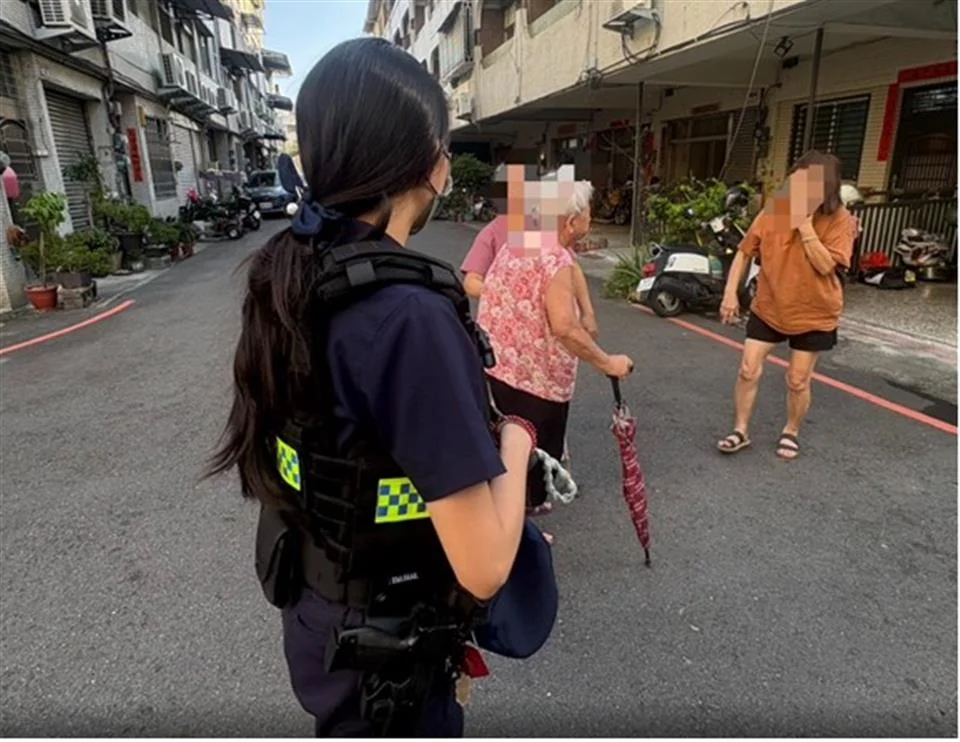 拄拐杖出門卻迷路!員林警耐心陪同訪查 助失智曾祖母平安返家