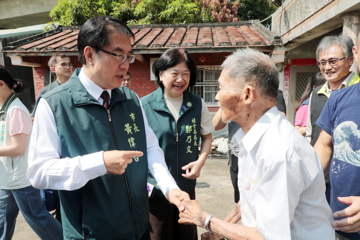 重陽節前夕送暖！台南市長黃偉哲拜訪百歲人瑞 曝長壽秘訣