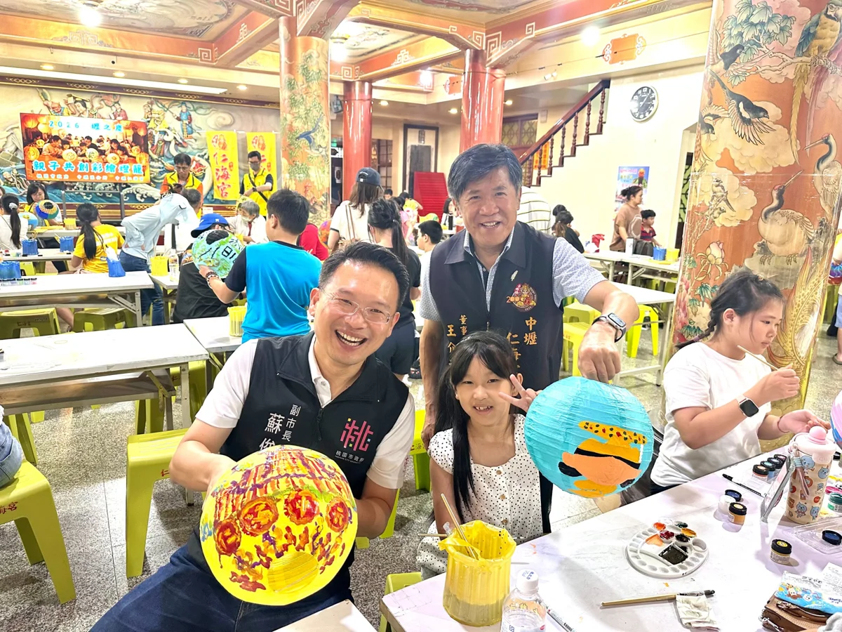 2026壢之慶開跑!蘇俊賓三度參與仁海宮彩繪燈籠,與親子打造Q版水燈排