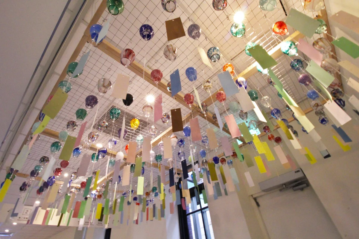 週末看展去！新竹玻工館《織光交會》兩大特展登場 臺日大師玻璃藝術之美大公開