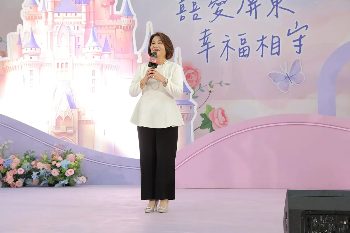 屏東集團婚禮C倉庫浪漫登場!周春米證婚送機票,30對新人步紅毯