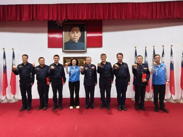 苗栗警界之光!副縣長邱俐俐親頒獎 表揚18位打詐、破案、為民服務績優警員