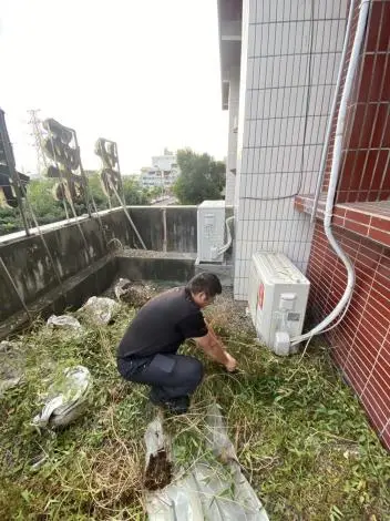 苗栗消防隊不只打火!化身「清道夫」動手除草防蚊 打造安心洽公環境