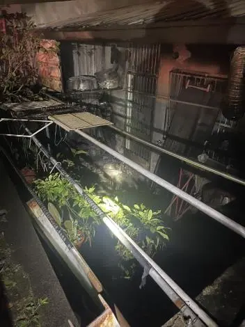 苗栗市驚傳住宅火警!站內南路陽台竄惡火,濃煙蔽天延燒鄰戶