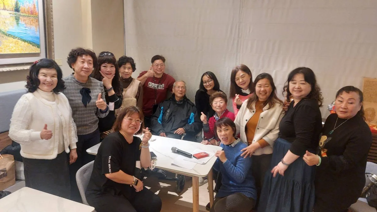 捨去畫筆的色彩魔法！台南流動畫師生展登場 45件絕美作品療癒身心