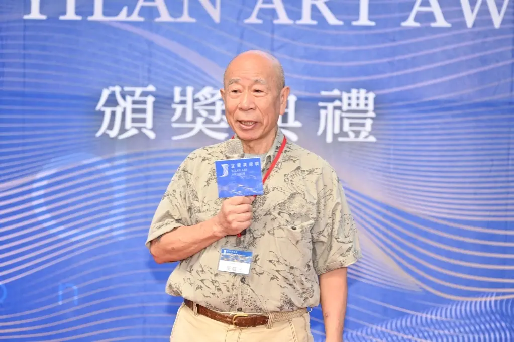 太陽能板吞噬家園!宜蘭美術獎首獎《第七族》控訴無聲荒謬