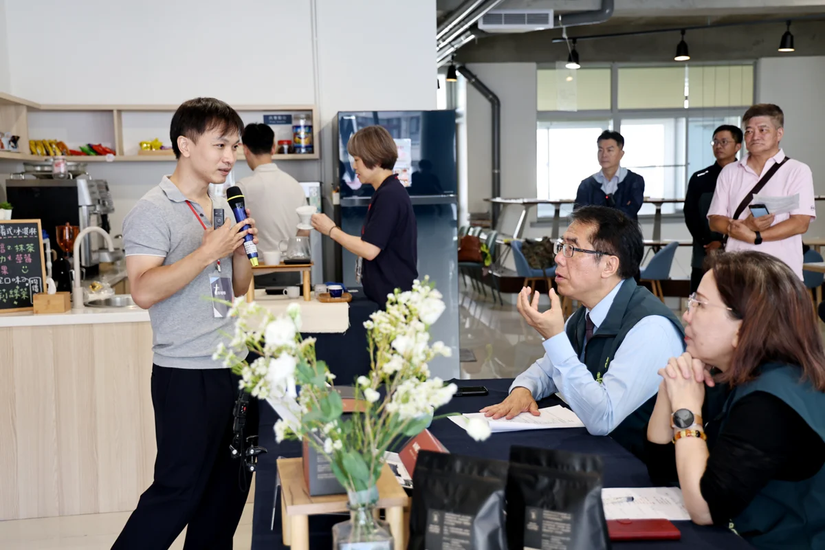台南青創貸款助攻!哈本咖啡從成大商圈走向國際,黃偉哲大讚在地創意