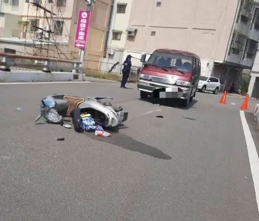 苑裡三萬橋驚傳車禍!8旬翁騎車與7旬駕駛廂型車碰撞 送醫急救