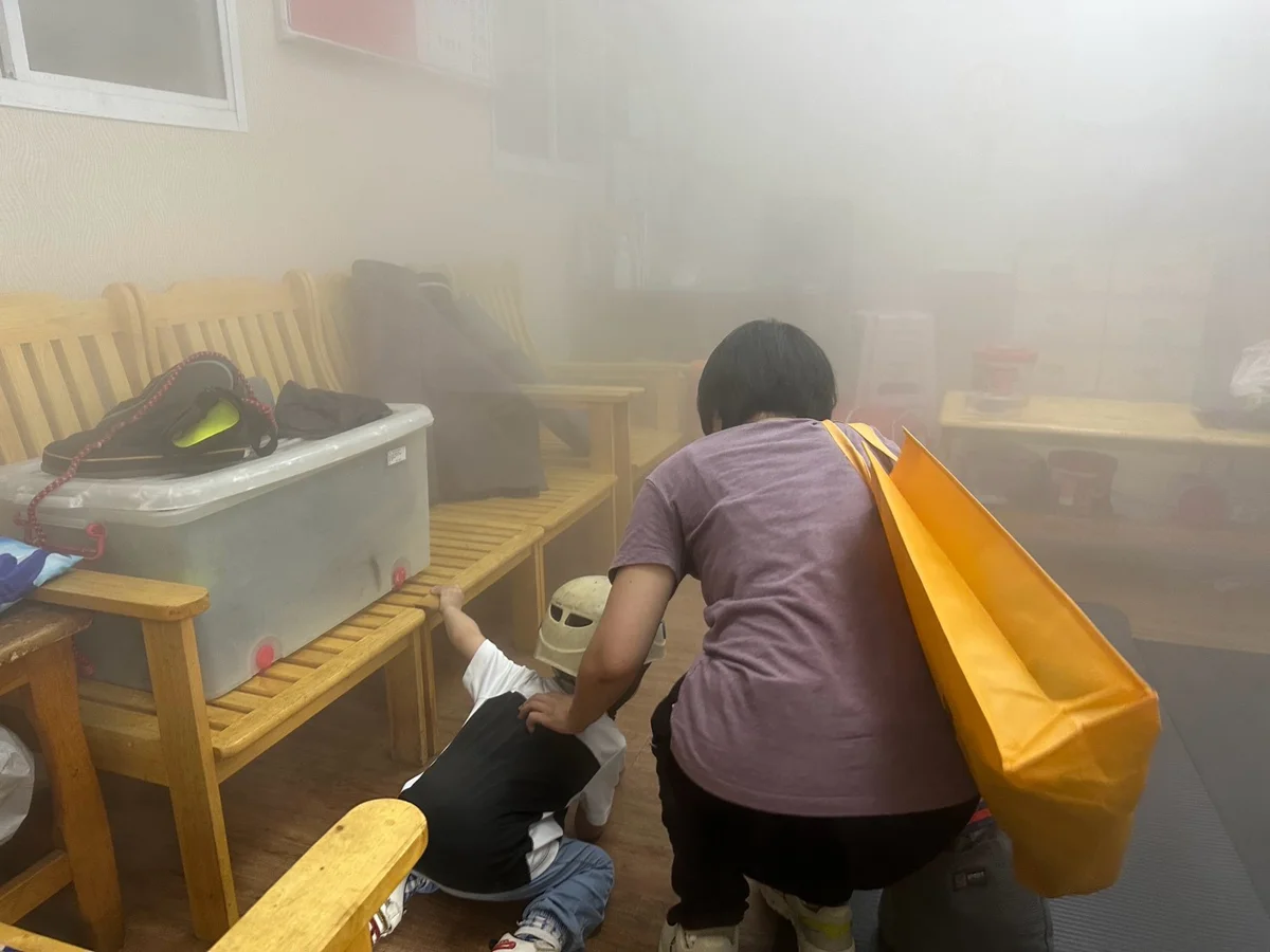 高雄苓雅分隊舉辦小小消防員體驗營 父親節親子闖關學防災