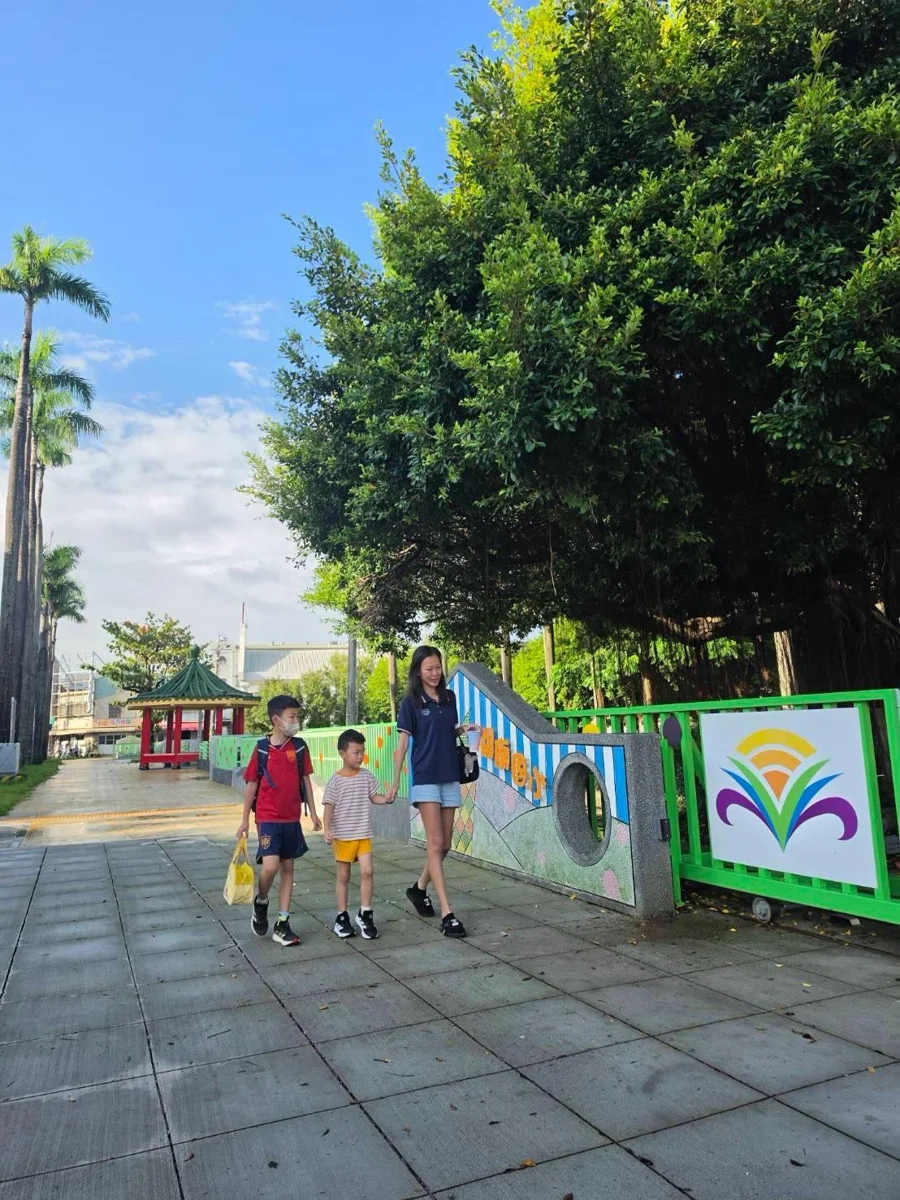 斥資千萬大改造！台南關廟國小通學步道完工 融入「鳳梨」意象打造黃金綠廊