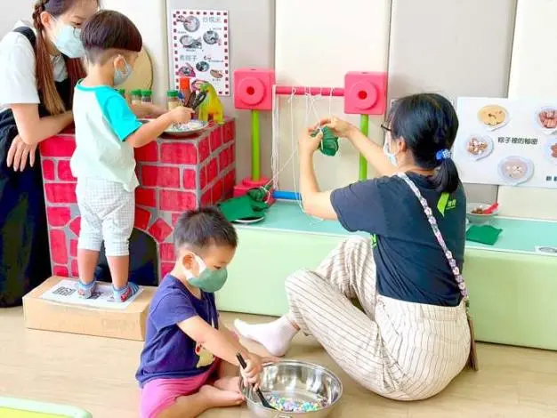 金門親子必玩!蘭湖親子館推端午主題區 幼兒版龍舟、包肉粽超吸睛