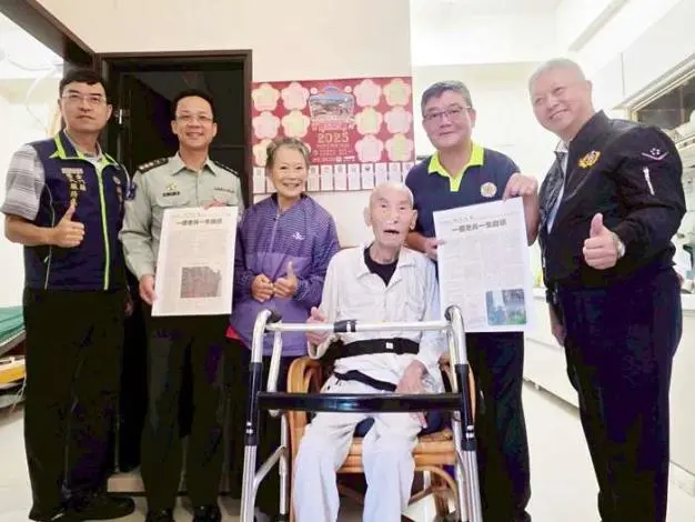 金門唯一二戰紀念章老兵圓夢!榮服處助「一生自述」登報,暖心剪報送床邊逼哭家屬