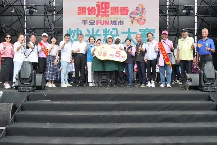 頭份炒米粉大賽冠軍出爐!「阿戊嫂的店」奪5萬獎金 鍾東錦、柯文哲罕見同台