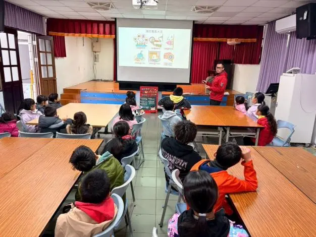 苗栗消防前進獅潭豐林國小!一堂課教會師生「用電安全」與火場求生術
