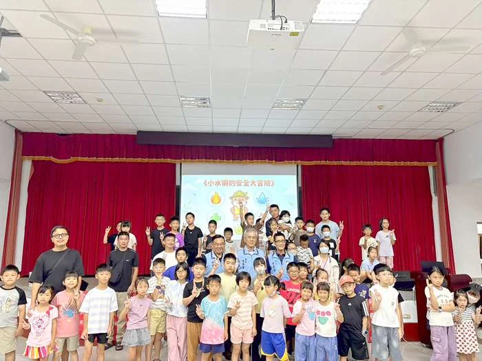 暑假必玩!消防局「小小消防英雄營」登場 50名學童闖關學救命神技