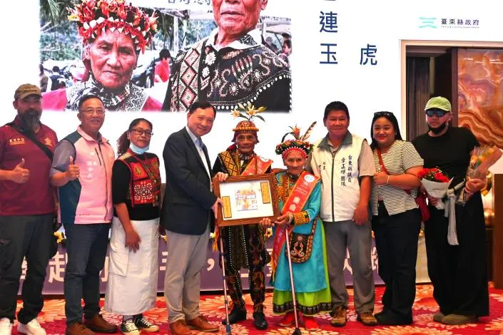 牽手走過半世紀!臺東縣表揚50對金鑽石婚夫妻 關山76年白金婚成典範