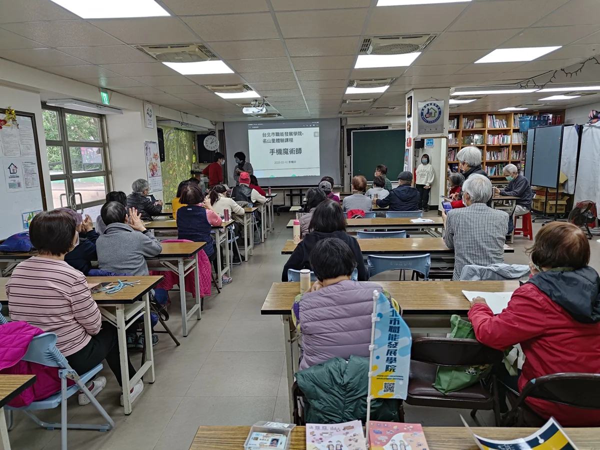 銀髮族變身數位小老師!北市勞動局推高齡再就業 勇奪IASE教育影響力首獎