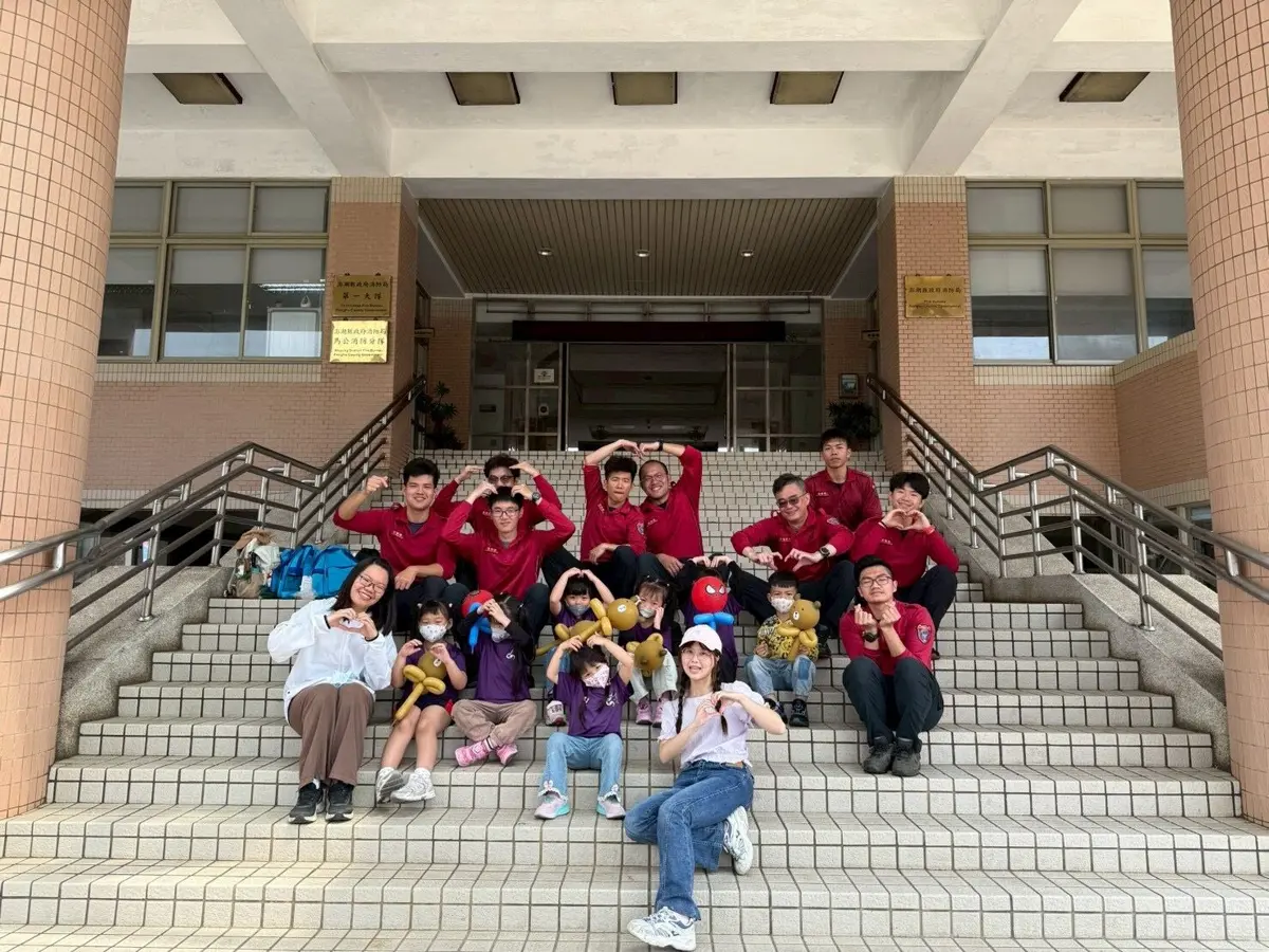 小小消防員出動!吉貝萌娃參訪馬公消防隊,水柱初體驗嗨翻全場