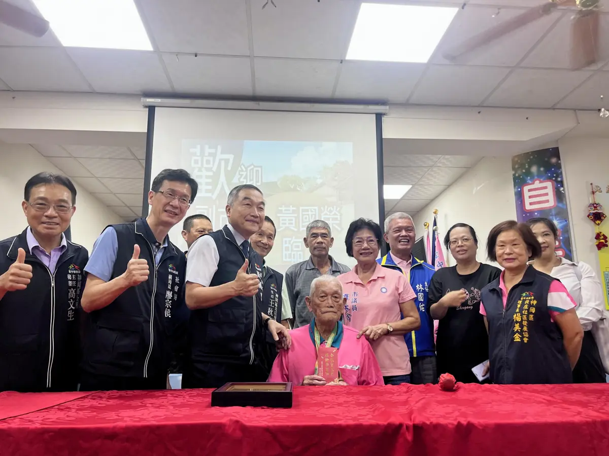 神岡百歲人瑞超狂！副市長黃國榮親訪讚「摺紙國寶」，萬元重陽敬老金入袋