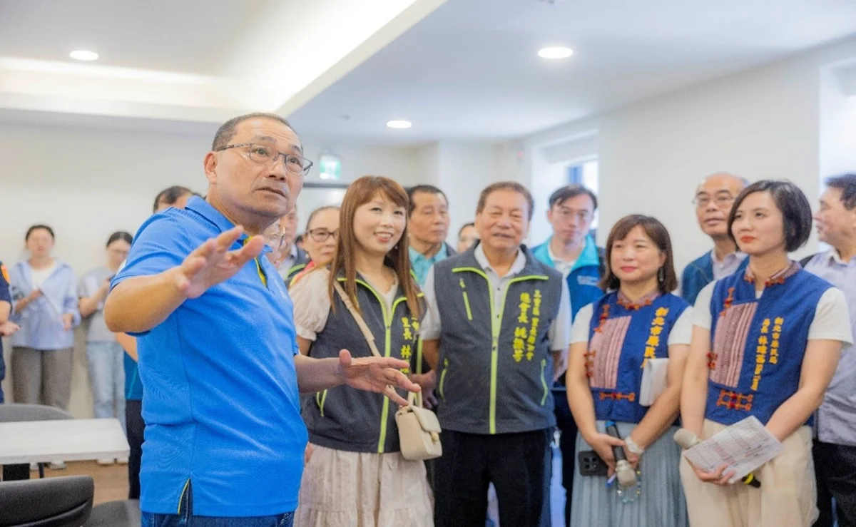 【北原中心新風貌】侯友宜視察整建成果 藝術家杜寒菘親解彩繪理念