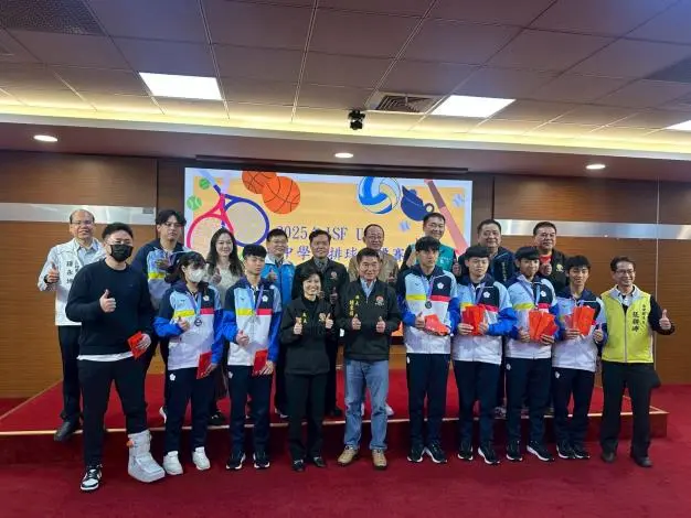 苗栗之光!苑裡高中勇奪世界中學生排球賽銀牌,縣長鍾東錦盛讚「黑潮精神」
