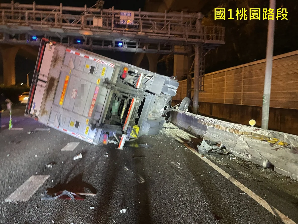 一秒恍神釀大禍！3車連環追撞「1車遭重壓」 警消驚險救援