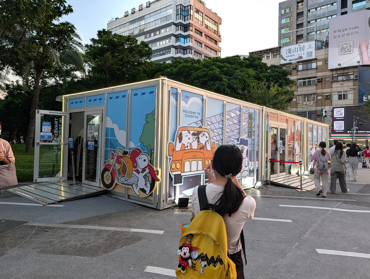 史奴比現身台中草悟道!交通宣導快閃店登場 必拍大型充氣玩偶至10月4日