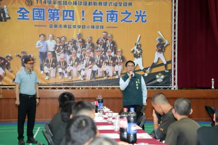 睽違20年!崇學國小奪全國棒球殿軍 黃偉哲霸氣送披薩慶功