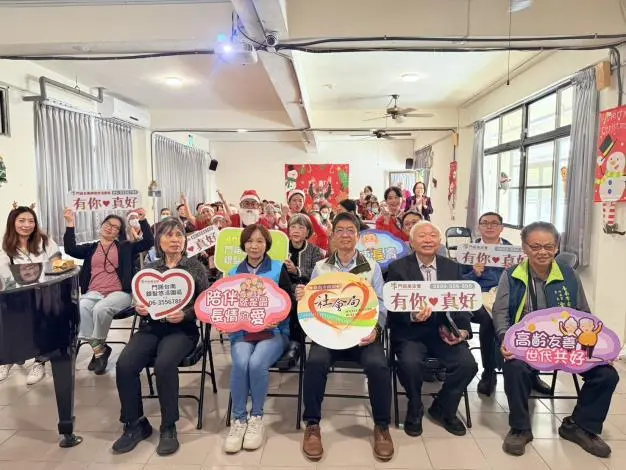 台南迎超高齡社會!安平悠活園區聖誕送暖,黃偉哲:打造在地安老幸福城