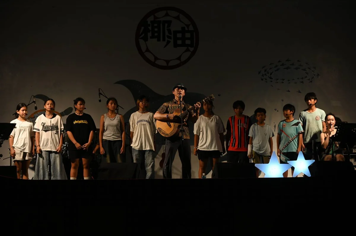 金曲歌王陳建年蘭嶼星空下開唱!「台東最美星空」近千人嗨翻椰油國小