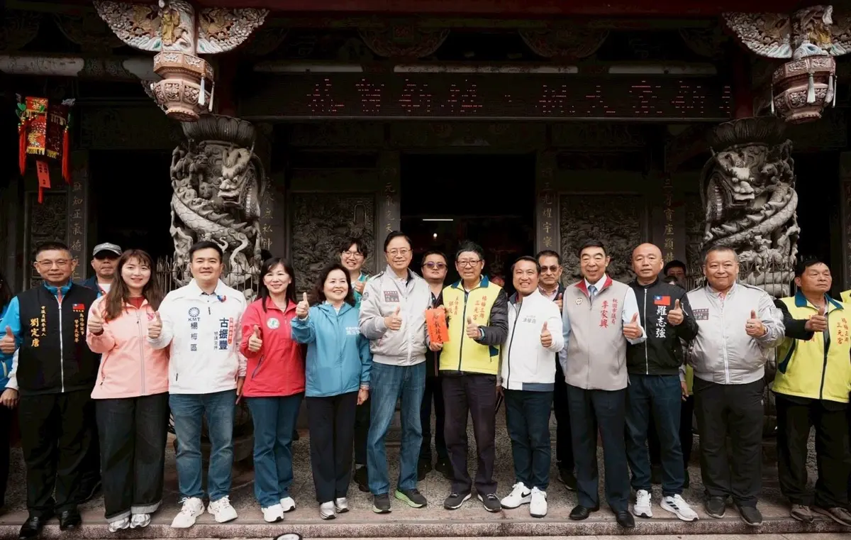 張善政大年初四現身楊梅！連跑3大宮廟發紅包，現場人氣旺盛
