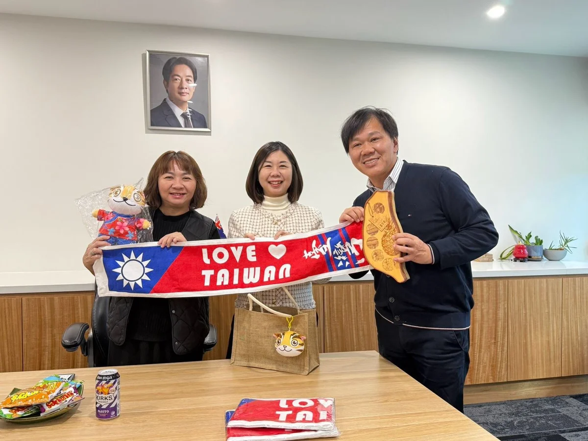 苗栗學子勇闖澳洲!參訪駐澳辦事處化身「外交小尖兵」 縣長鍾東錦大讚展現國際力