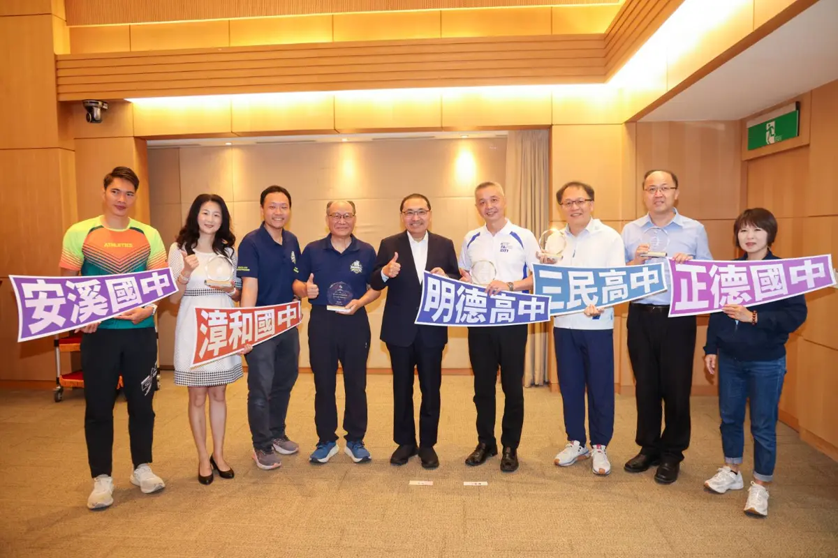 新北體育開花結果!五華國小社團球隊「十年磨一劍」勇奪全國冠軍,侯友宜豪發千萬獎金表揚