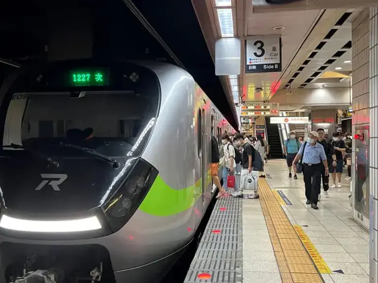 花蓮今晨強震 台鐵首班車誤點多達50分鐘