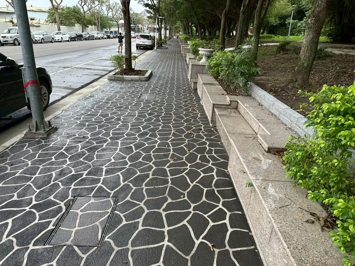 板橋3公園步道大翻新!告別凹凸不平 輪椅、嬰兒車通行更安心